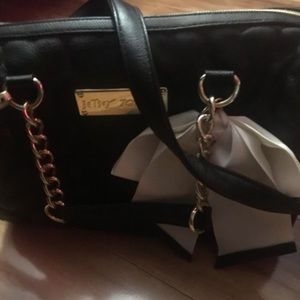 Betray Johnson crossbody